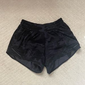 RARE LULULEMON HOTTY HOT SHORTS CAMO!!